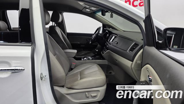 Kia Canival 2017 — photo 17