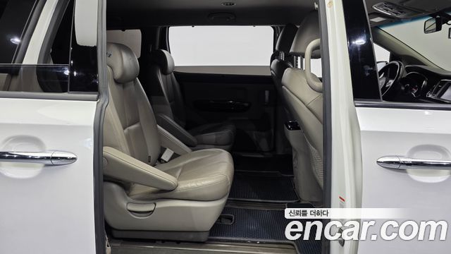 Kia Canival 2017 — photo 18