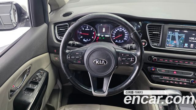 Kia Canival 2017 — photo 19