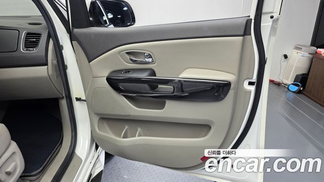 Kia Canival 2017 — photo 14