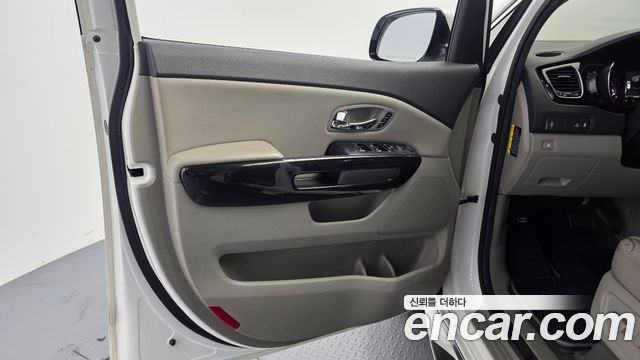 Kia Canival 2017 — photo 15