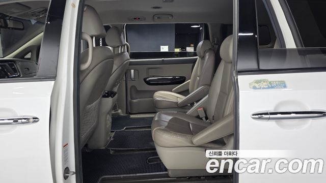 Kia Canival 2017 — photo 16