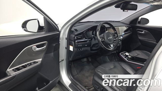 Kia Niro 2023 — photo 13