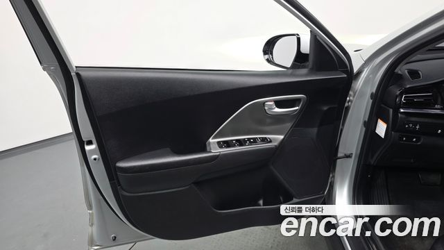 Kia Niro 2023 — photo 14