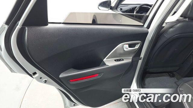 Kia Niro 2023 — photo 15