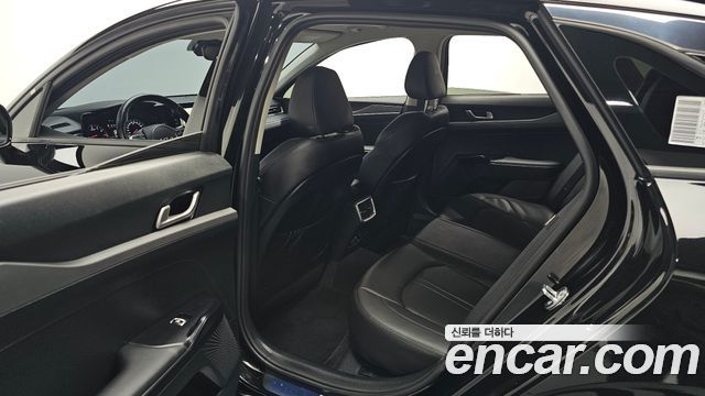 Kia K5 2023 — photo 18