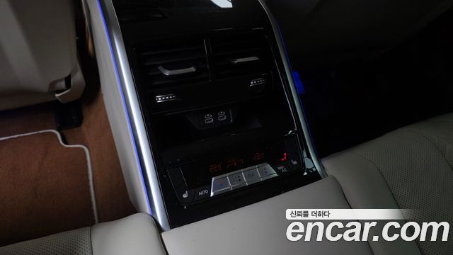 BMW M8 2021 — photo 25