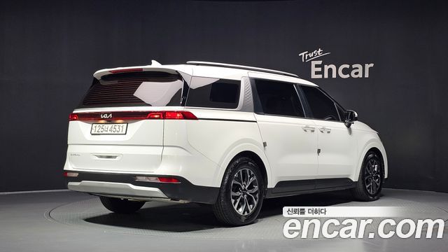 Kia Canival 2023 — photo 2