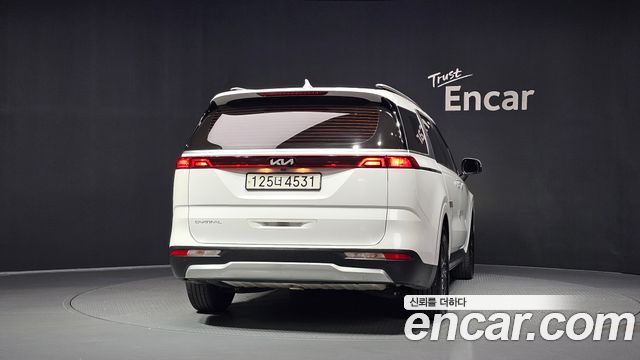 Kia Canival 2023 — photo 4