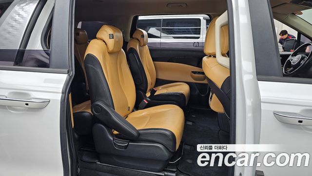 Kia Canival 2023 — photo 17