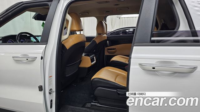 Kia Canival 2023 — photo 18