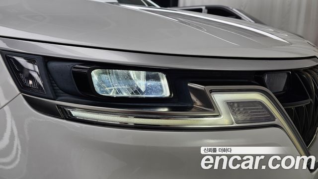 Kia Canival 2023 — photo 8