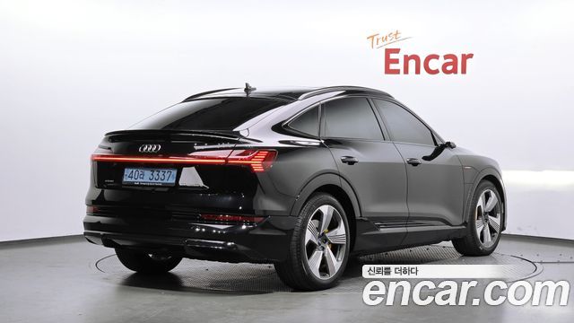 Audi e-tron 2021 — photo 2