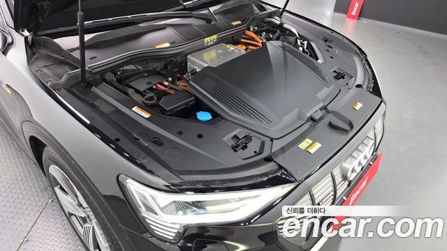 Audi e-tron 2021 — photo 6