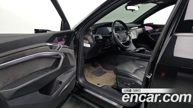 Audi e-tron 2021 — photo 10