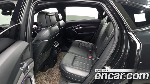Audi e-tron 2021 — photo 12