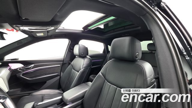 Audi e-tron 2021 — photo 16