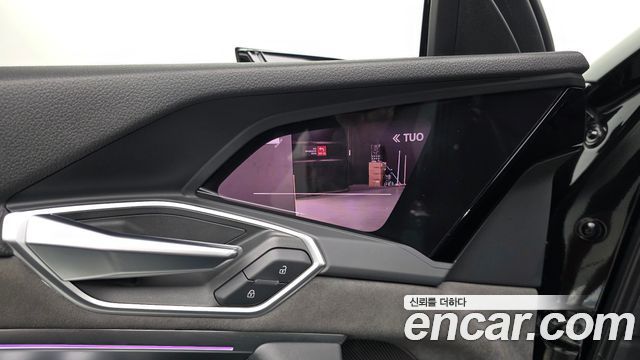 Audi e-tron 2021 — photo 18