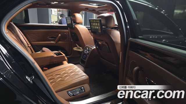 Bentley Flying Spur 2015 — photo 18