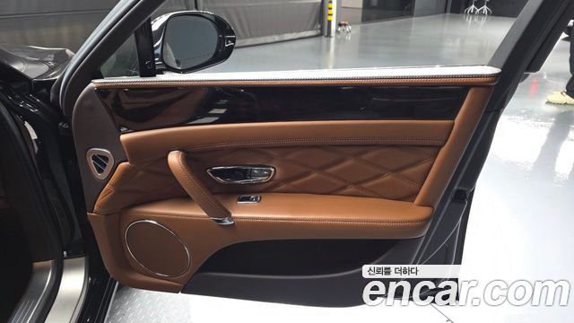 Bentley Flying Spur 2015 — photo 14