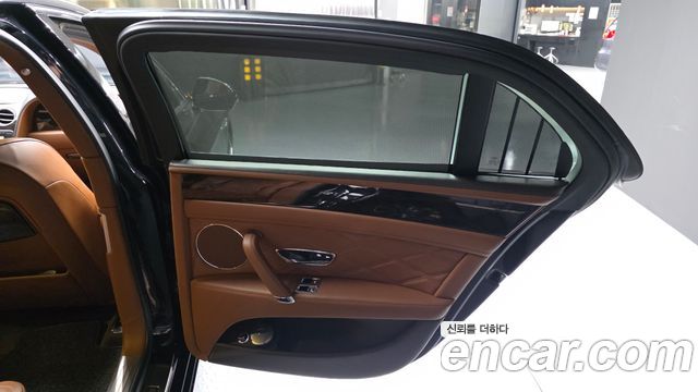 Bentley Flying Spur 2015 — photo 15