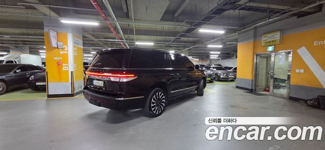 Lincoln Navigator 2022 — photo 2