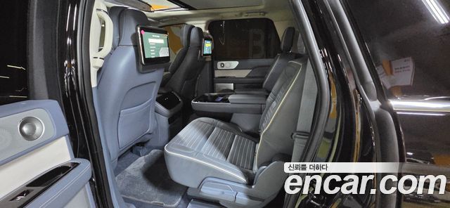 Lincoln Navigator 2022 — photo 12