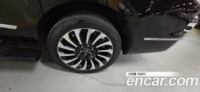 Lincoln Navigator 2022 — photo 19