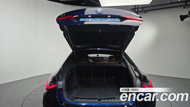 BMW i4 2022 — photo 24