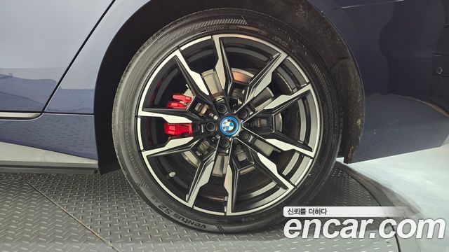 BMW i4 2022 — photo 7