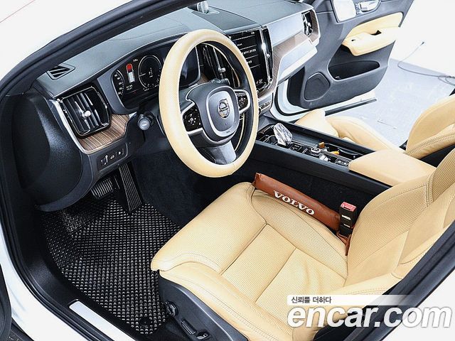 Volvo XC60 2021 — photo 10