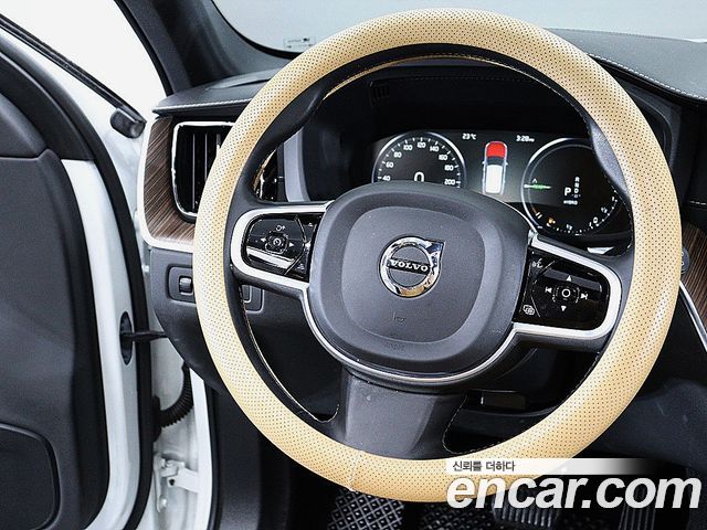 Volvo XC60 2021 — photo 12