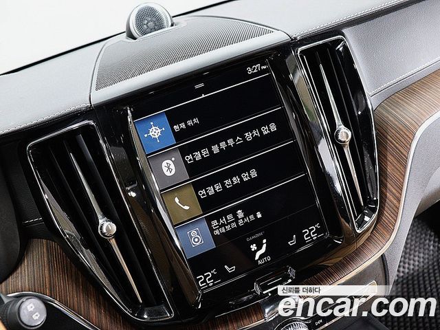 Volvo XC60 2021 — photo 13