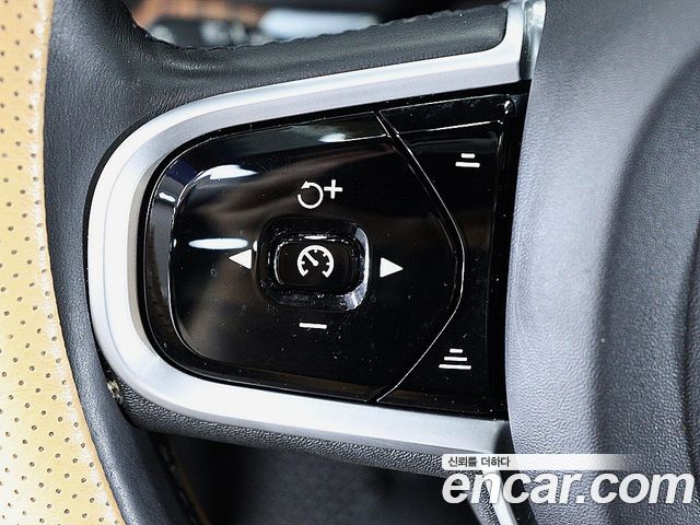 Volvo XC60 2021 — photo 16