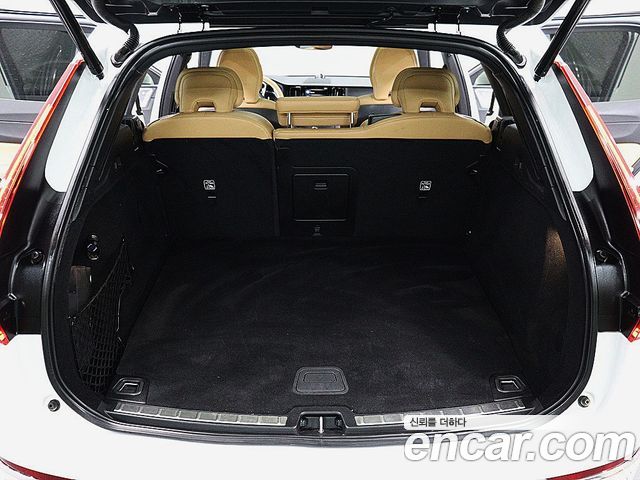 Volvo XC60 2021 — photo 19