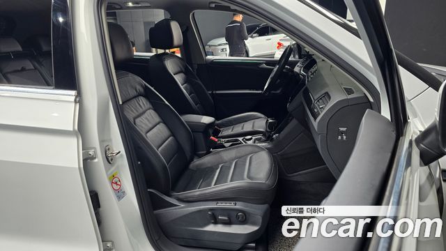 Volkswagen Tiguan 2021 — photo 10