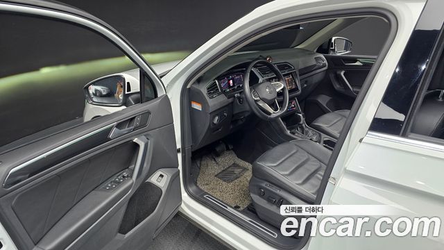 Volkswagen Tiguan 2021 — photo 11
