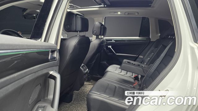 Volkswagen Tiguan 2021 — photo 12
