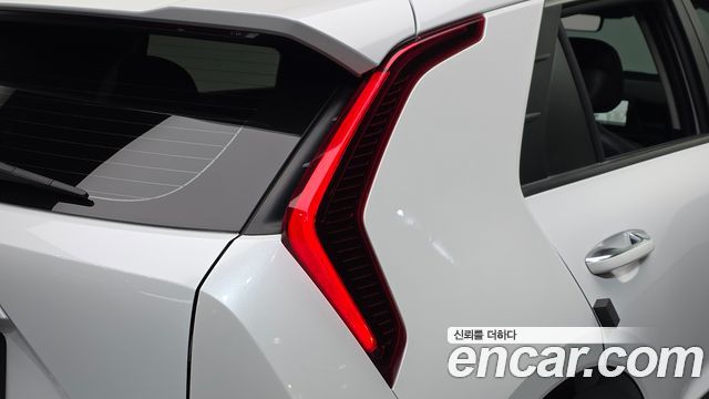 Kia Niro 2023 — photo 9