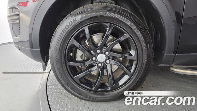 Land Rover Discovery Sport 2017 — photo 5