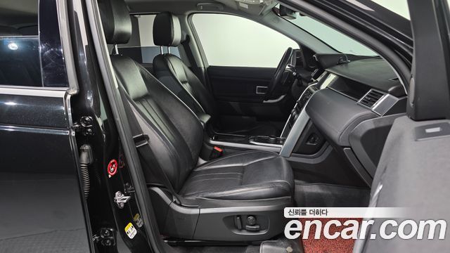 Land Rover Discovery Sport 2017 — photo 17