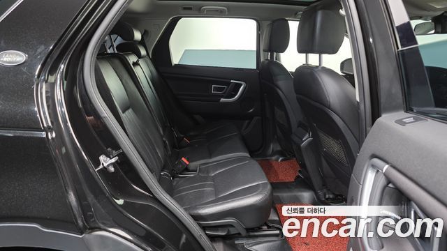 Land Rover Discovery Sport 2017 — photo 18