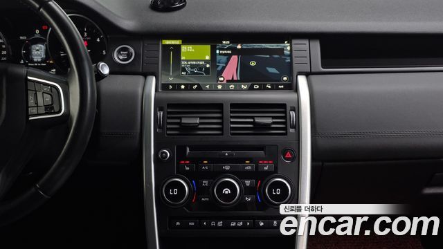 Land Rover Discovery Sport 2017 — photo 20