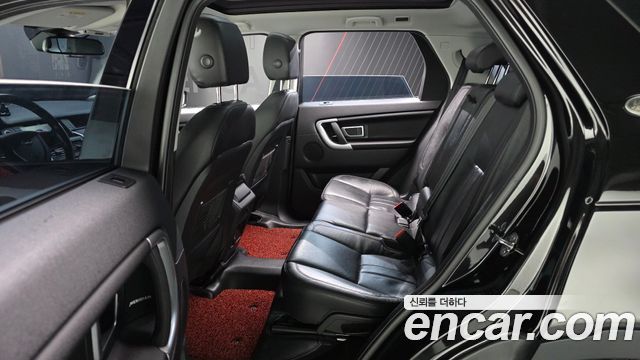 Land Rover Discovery Sport 2017 — photo 16