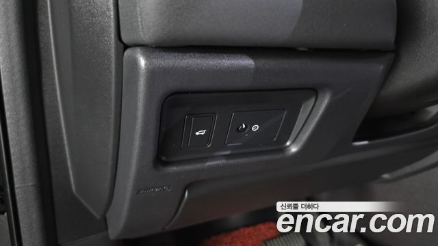 Land Rover Discovery Sport 2017 — photo 32