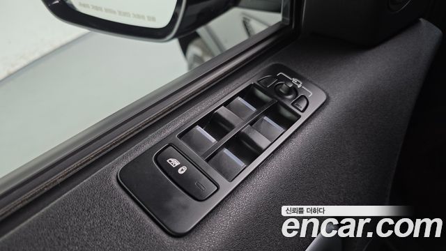 Land Rover Discovery Sport 2017 — photo 33