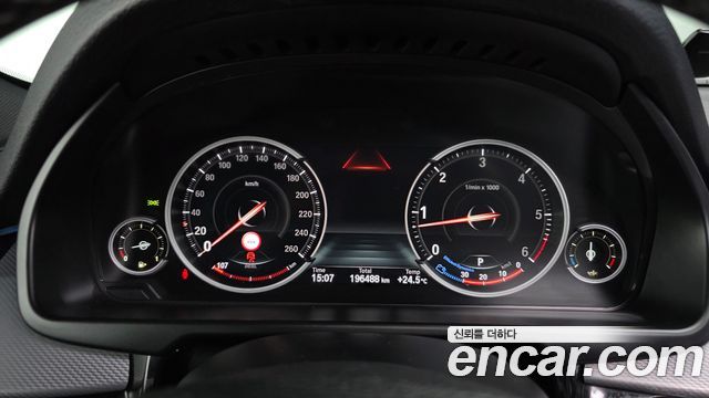 BMW X5 2018 — photo 8
