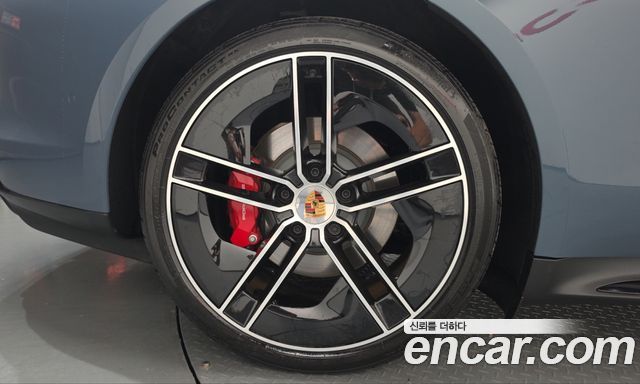 Porsche Taycan 2025 — photo 5