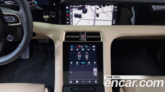 Porsche Taycan 2025 — photo 19