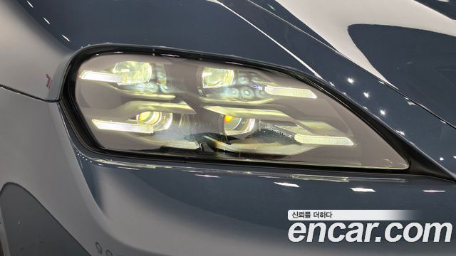 Porsche Taycan 2025 — photo 8